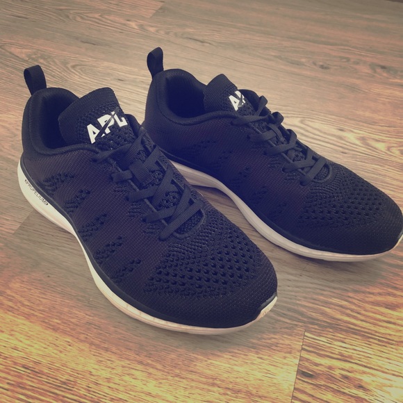 apl techloom pro knit running shoe